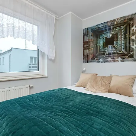 Comfortable With Parking Close To The By Renters דירה