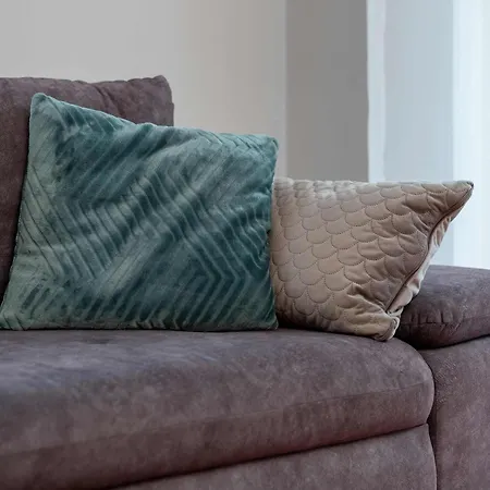 Comfortable With Parking Close To The By Renters Apartamento