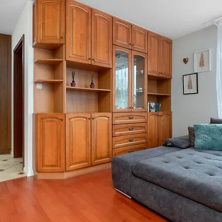 Comfortable With Parking Close To The By Renters * Puck