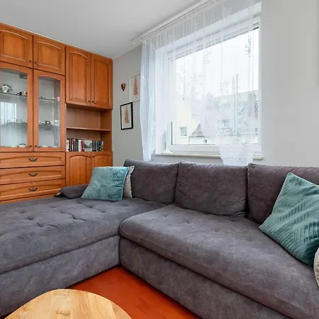 Comfortable With Parking Close To The By Renters דירה