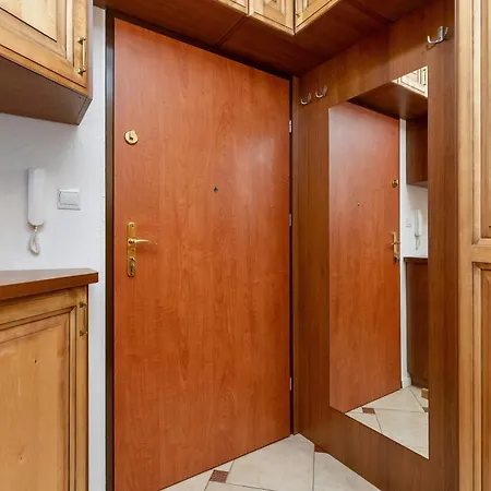 Comfortable With Parking Close To The By Renters דירה פוק