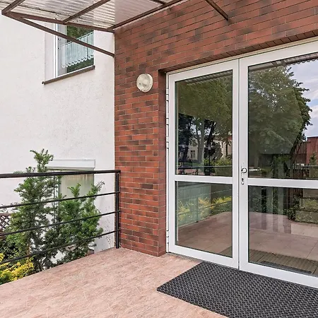 Comfortable With Parking Close To The By Renters * Puck